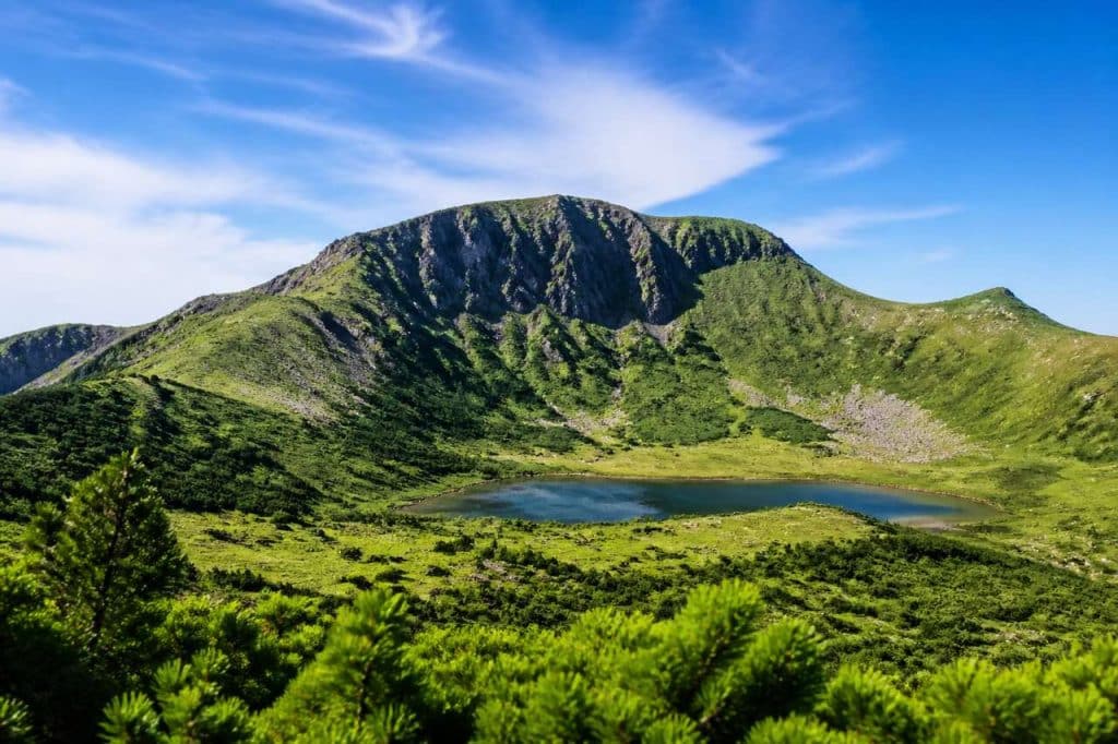 Hallasan : guide complet pour gravir le plus haut sommet de Corée du Sud