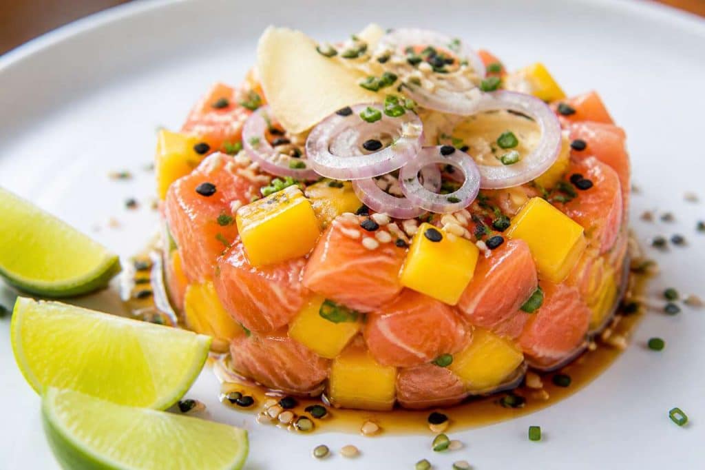 Recette de tartare de saumon à la mangue et au sésame