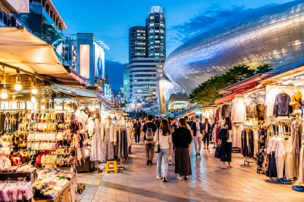 Marché de Dongdaemun : guide complet pour visiter ce lieu incontournable de Séoul