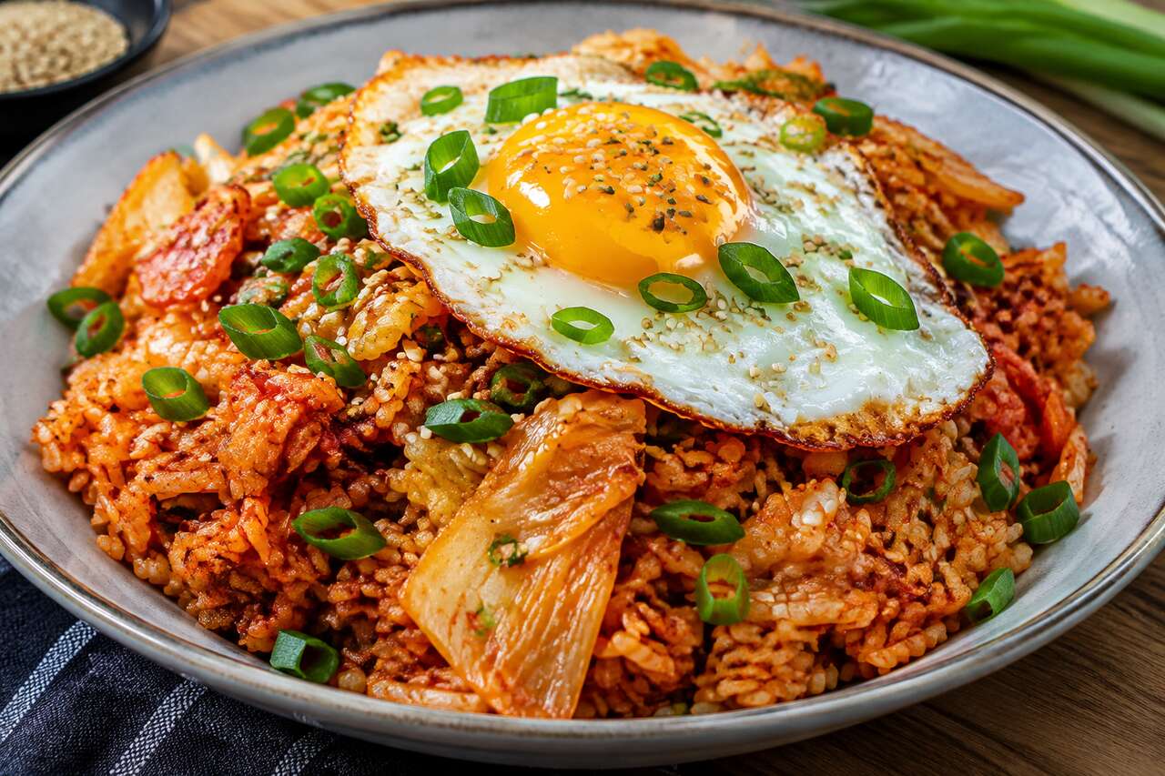 Recette du riz frit au kimchi : simple, rapide et savoureux